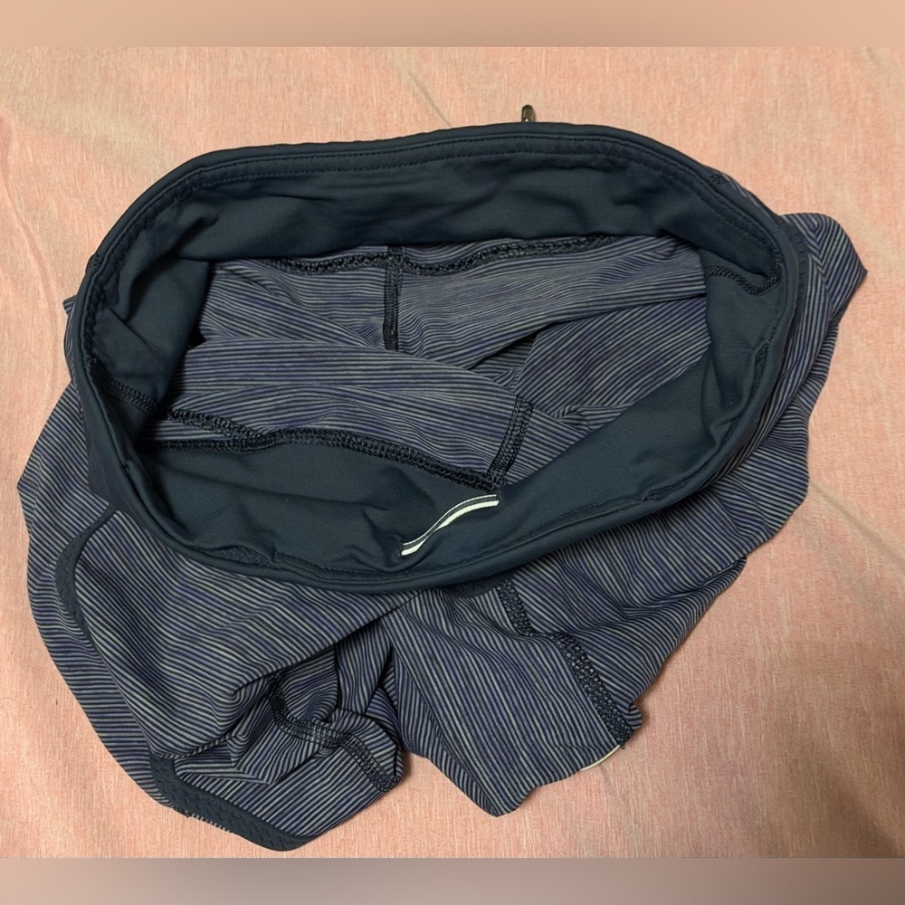 Lululemon: Women’s Crops- Size 4 - Picture 7 of 11